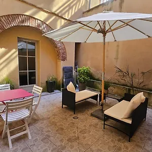 https://le-patio-st-etienne-hypercentre-albi.midi-pyreneeshotels.com